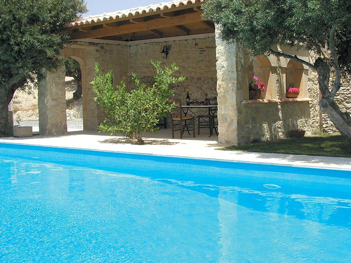 Sprawling Vlilla In Malades Villa Agios Sillas Luaran gambar