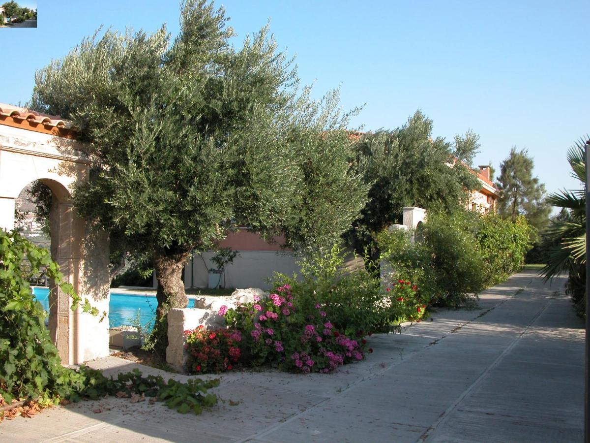 Sprawling Vlilla In Malades Villa Agios Sillas Luaran gambar