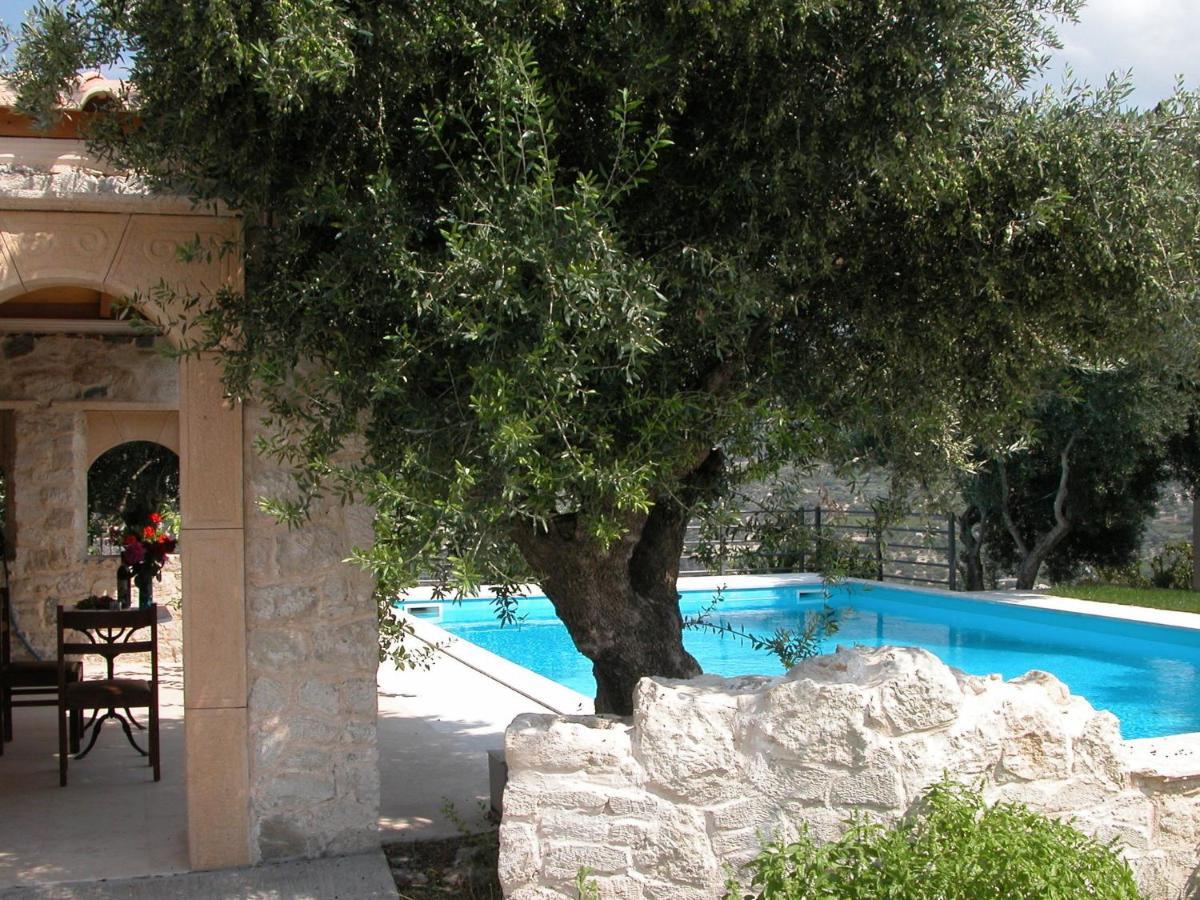 Sprawling Vlilla In Malades Villa Agios Sillas Luaran gambar