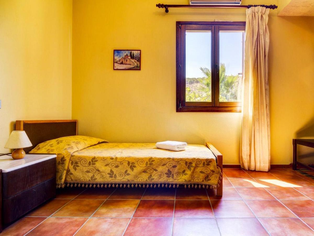 Sprawling Vlilla In Malades Villa Agios Sillas Luaran gambar