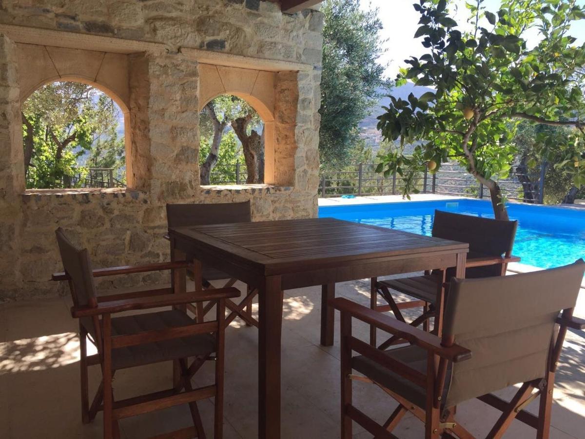 Sprawling Vlilla In Malades Villa Agios Sillas Bilik gambar