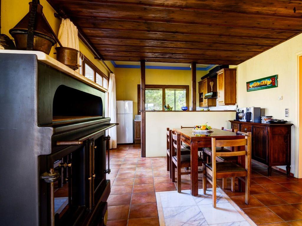 Sprawling Vlilla In Malades Villa Agios Sillas Luaran gambar